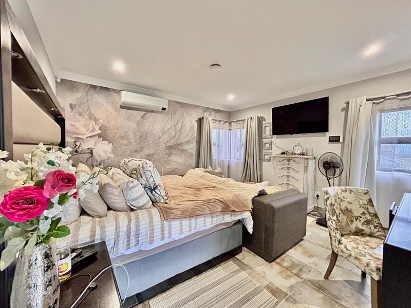 4 Bedroom Property for Sale in Everglades Estate North West